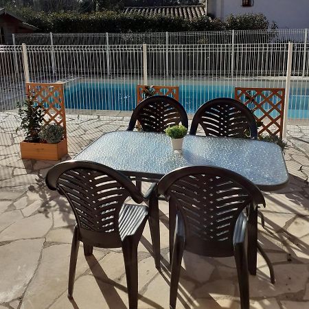 Maison Mitoyenne Avec Piscine Un Moment Chez Diane Грасс Экстерьер фото